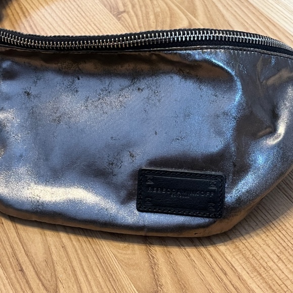 Rebecca Minkoff cross-body bag, with pockets. Distressed silver. - Picture 6 of 16